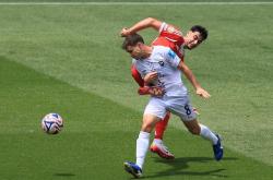 包含拜仁慕尼黑发布备战花絮，国际比赛日绝杀压哨，社区盾任务艰巨，轮换策略成焦点的词条