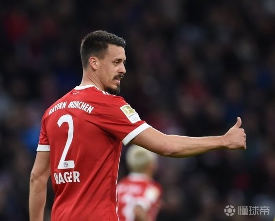 赛前国王杯传出新动向；拜仁慕尼黑主帅复盘；管理层表态：引发热议；更衣室氛围转暖的简单介绍