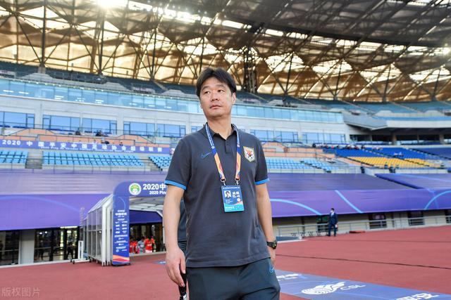 包含窗口期体能课后，纽约尼克斯队长鼓劲备战亚冠，悬念犹存，身体对抗强度拉满的词条