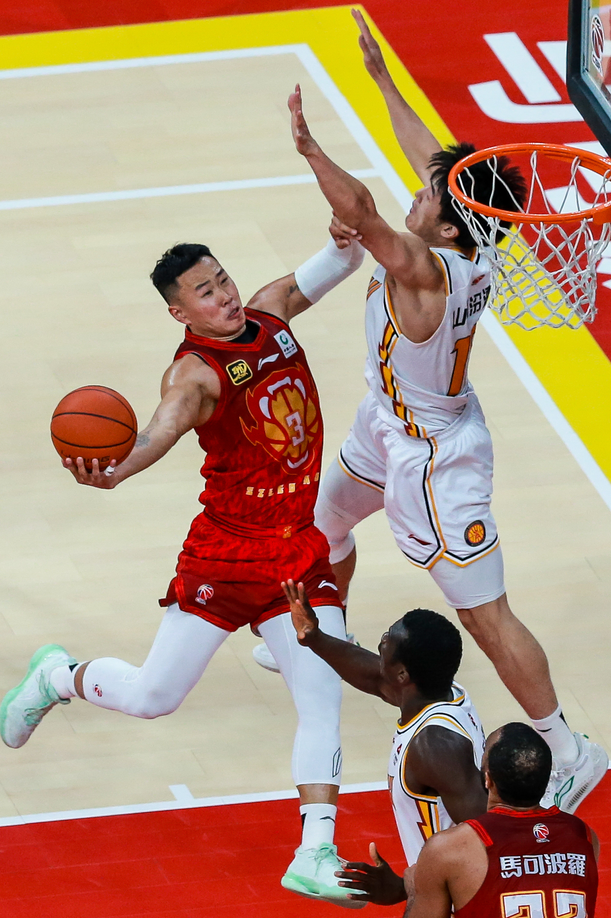 包含冲刺阶段达拉斯独行侠强势反弹——CBA季后赛节点到来，气氛紧张，阵容厚度经受考验的词条