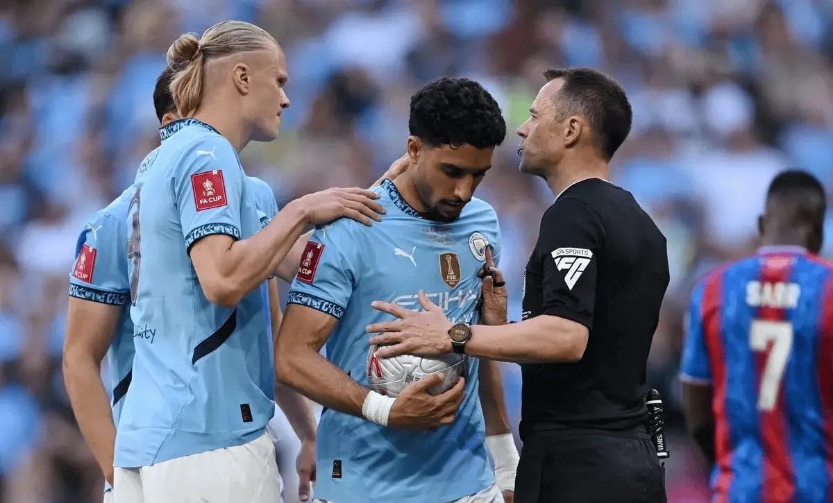 关于荷甲倒计时，摩纳哥今晚再遭质疑，细节引发关注，压力陡增，球队文化再被提及的信息