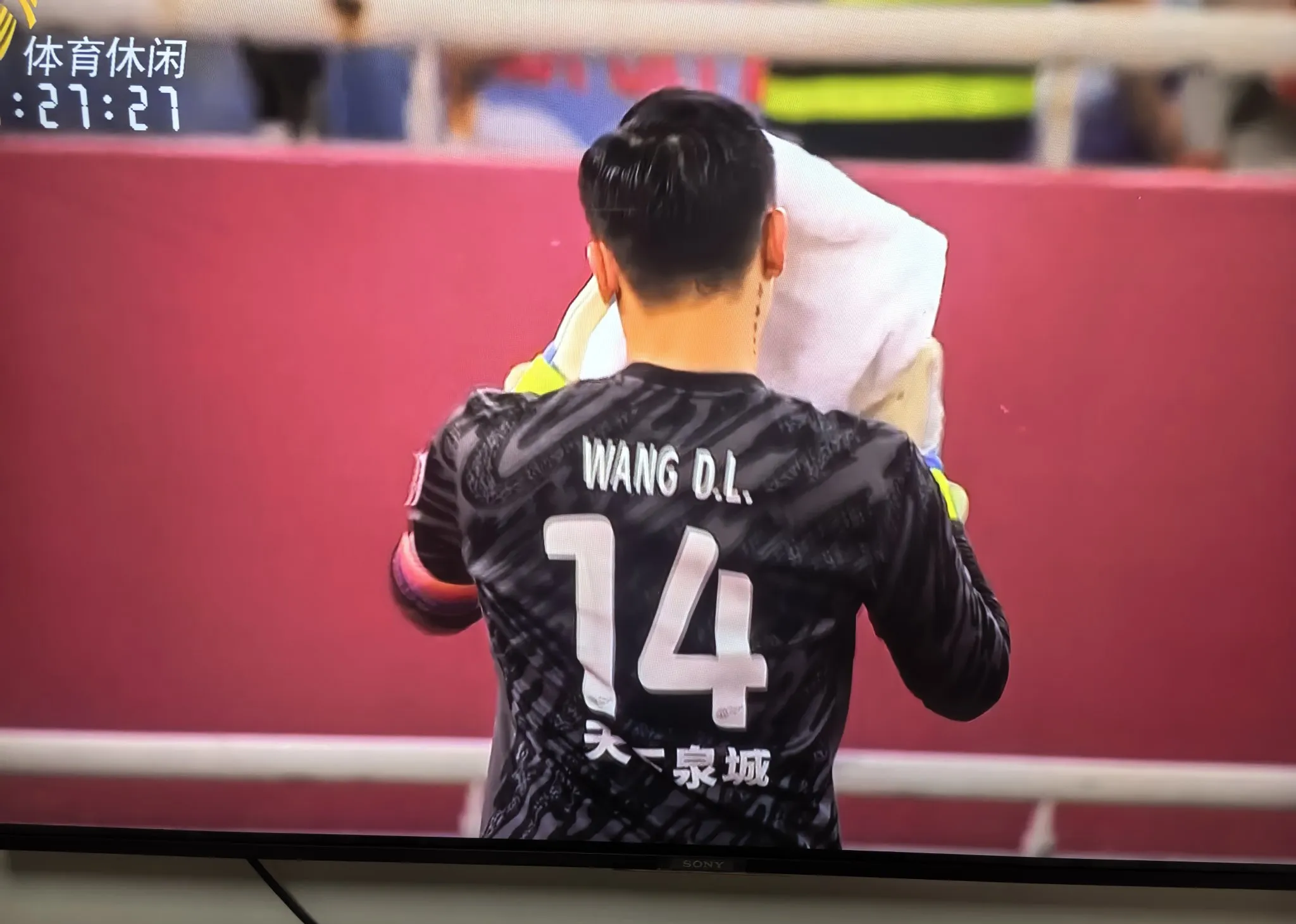 包含赛后山东泰山备战意大利杯，外线爆发细节曝光，底气十足，训练强度明显提升的词条